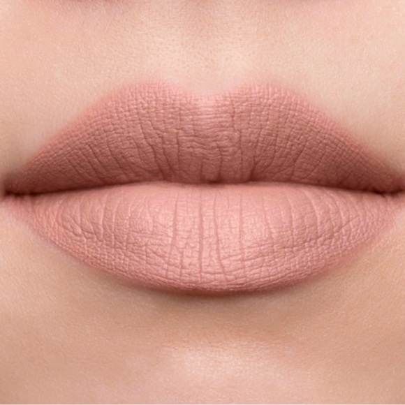 STACK: JS LIPPIE AND NEXXT LIP PLUMPER DURING @shannondeanne78 SHOW MANNEQUIN - Picture 3 of 4